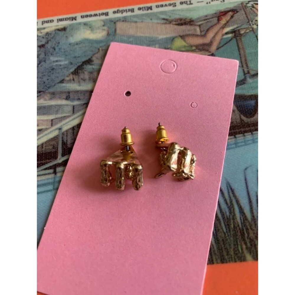 Skeleton lobe-grab earrings!